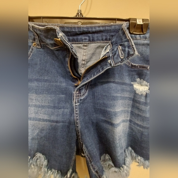 NWOT Distressed Denim Shorts - Picture 3 of 4